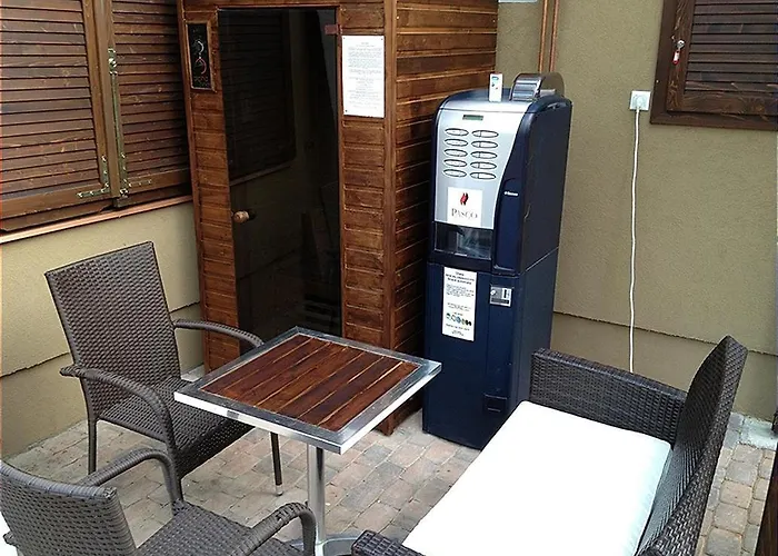 Apartment- 7 דירה *