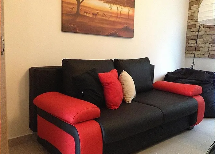 Apartment- 7 דירה *